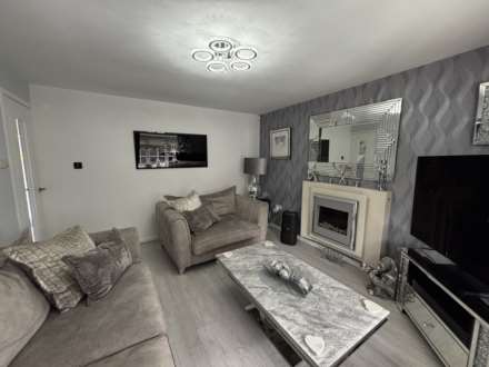 17 Elizabeth Avenue, Oldham, Image 2