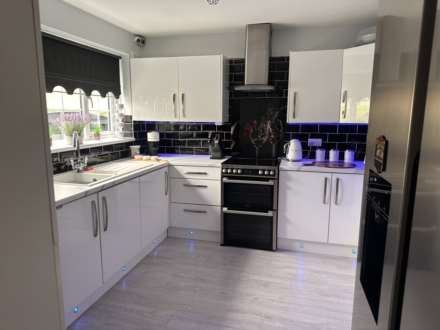 17 Elizabeth Avenue, Oldham, Image 3