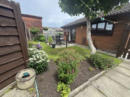 Tulip Close, Chadderton, Image 16