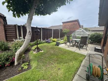 Tulip Close, Chadderton, Image 17