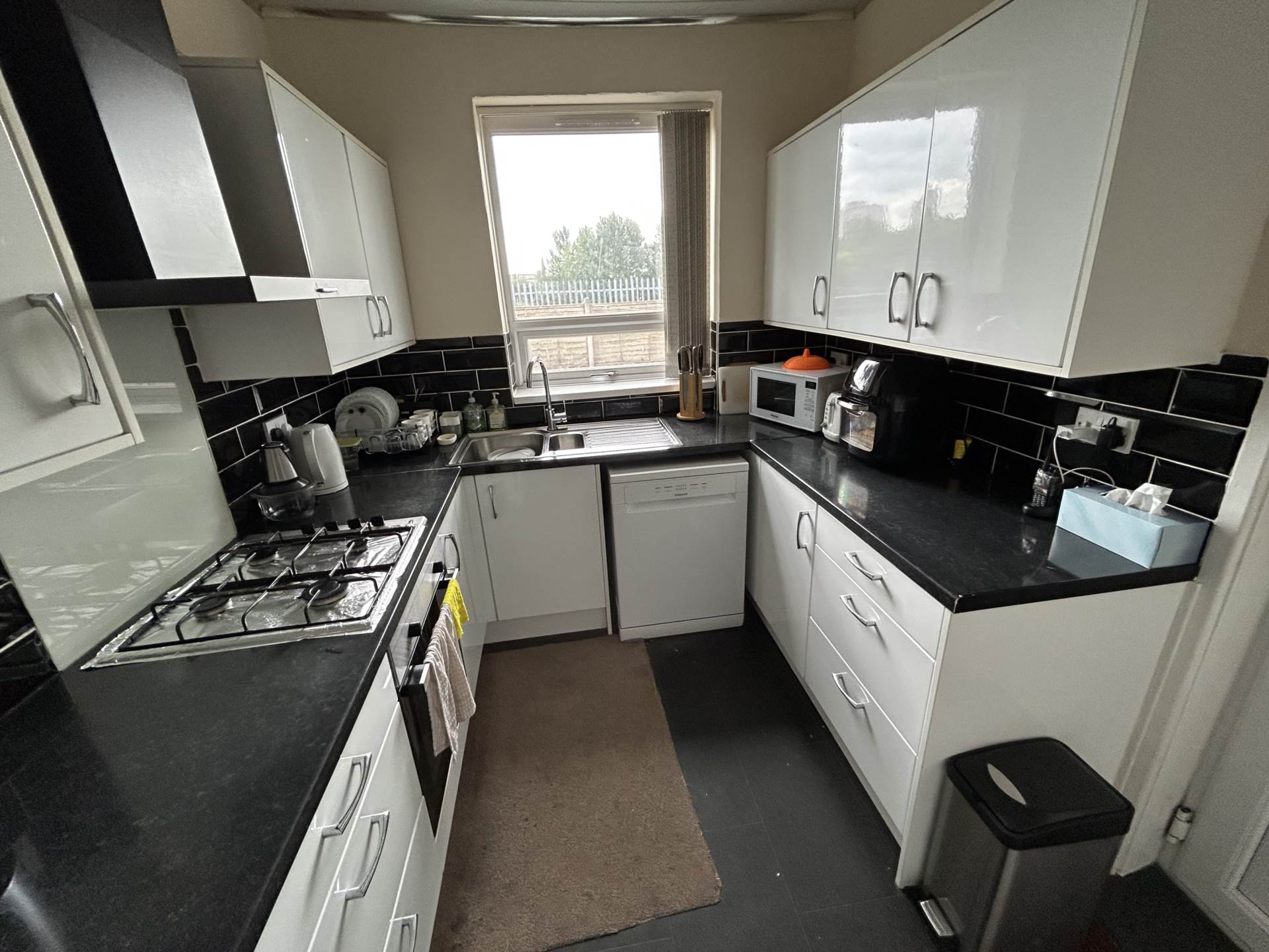 Queens Road, Oldham, Image 8