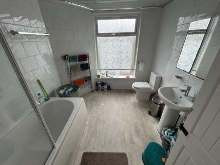 Queens Road, Oldham, Image 16
