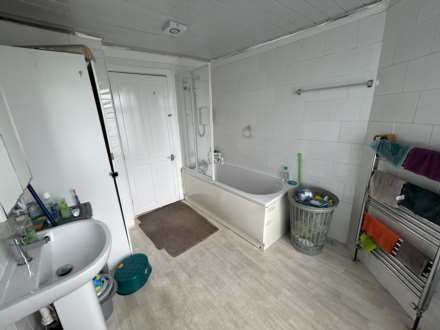 Queens Road, Oldham, Image 17