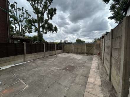 Queens Road, Oldham, Image 19