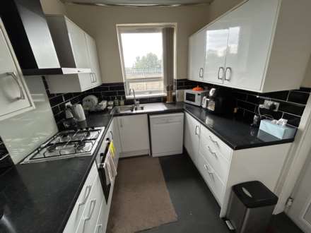 Queens Road, Oldham, Image 8