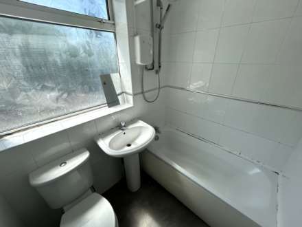 7 Fourth Avenue, Oldham, OL9 8PG, Image 13