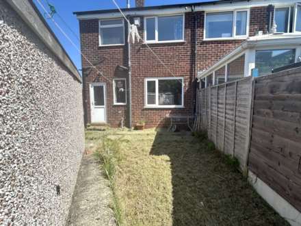 7 Fourth Avenue, Oldham, OL9 8PG, Image 4