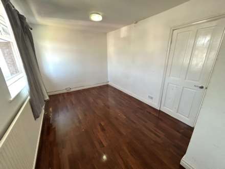 7 Fourth Avenue, Oldham, OL9 8PG, Image 9