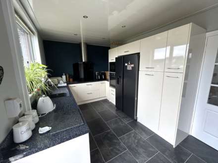 69 Parkway, Chadderton, Oldham, OL9 0AR, Image 3