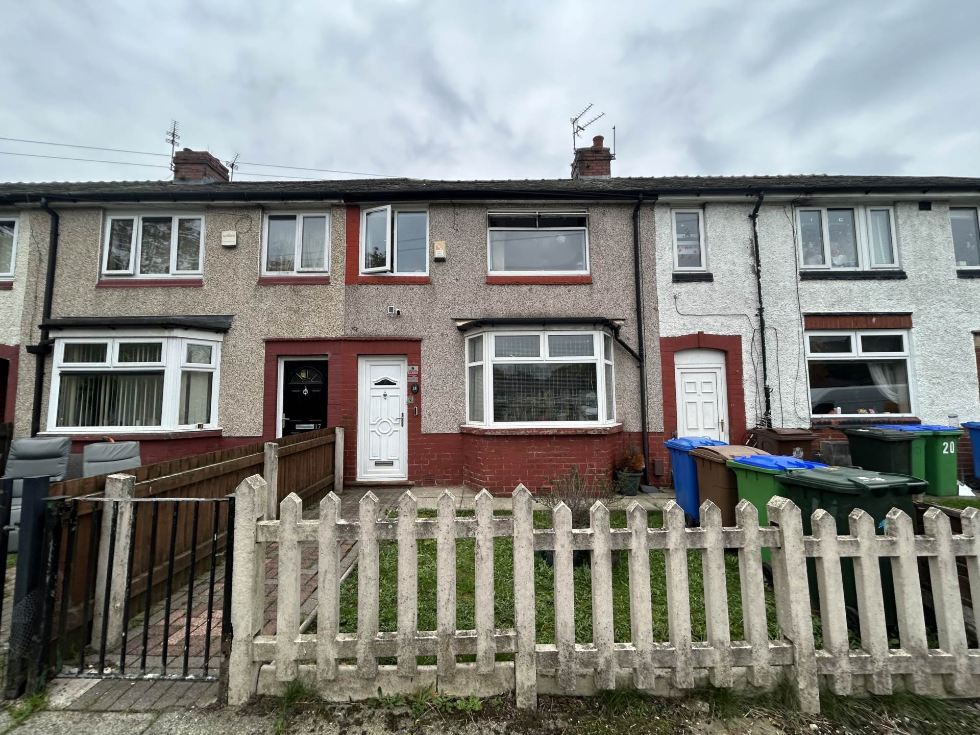 18 Brookside Crescent, Manchester, M24 1RP, Image 1