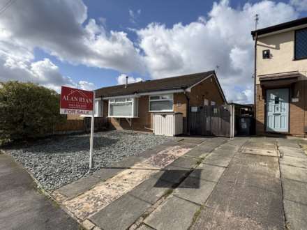 44 Ravenwood, Chadderton, Oldham, OL9 9UE, Image 1