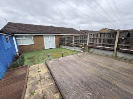 44 Ravenwood, Chadderton, Oldham, OL9 9UE, Image 2