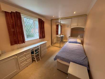 Newbank Chase, Oldham, Image 28