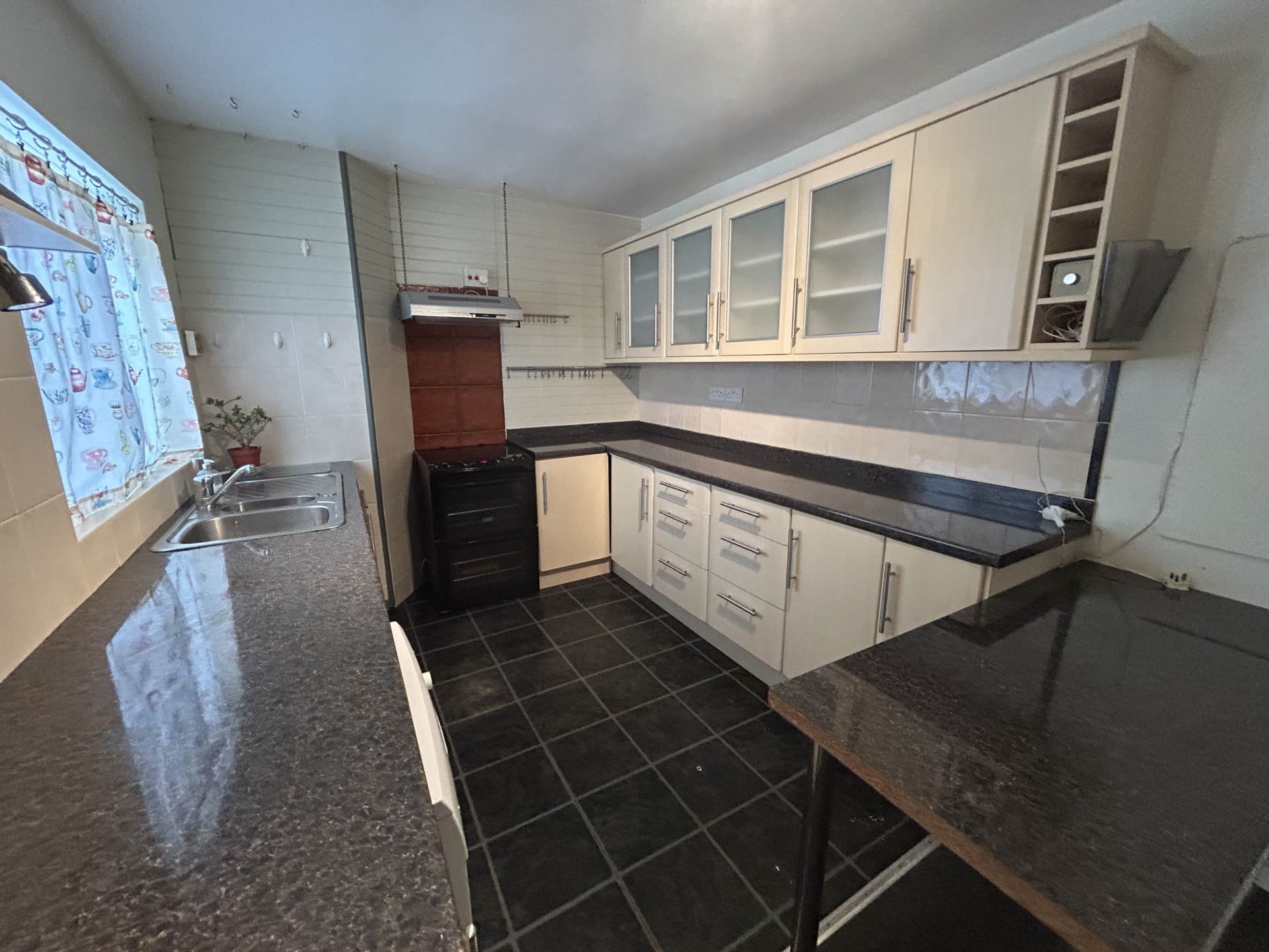 32 Kensington Avenue, Oldham, OL9 0NL, Image 3