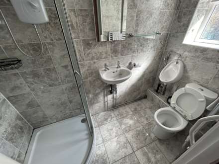 32 Kensington Avenue, Oldham, OL9 0NL, Image 12