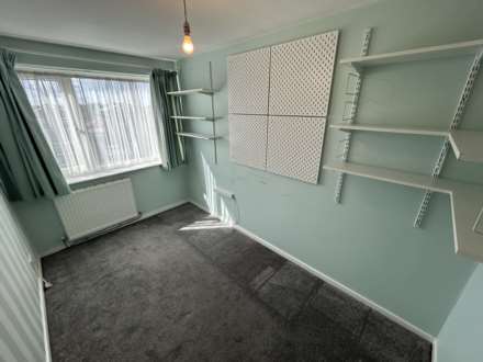 32 Kensington Avenue, Oldham, OL9 0NL, Image 17