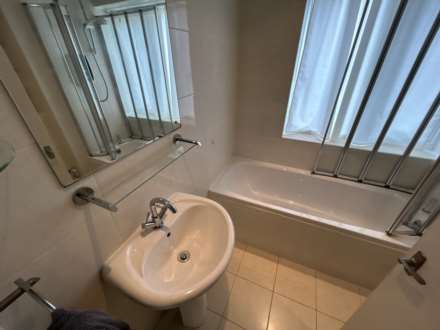32 Kensington Avenue, Oldham, OL9 0NL, Image 22