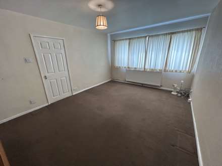 32 Kensington Avenue, Oldham, OL9 0NL, Image 7