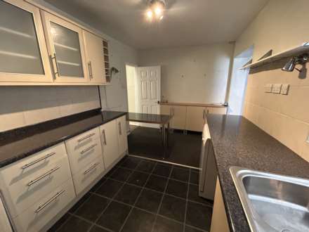 32 Kensington Avenue, Oldham, OL9 0NL, Image 8