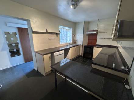 32 Kensington Avenue, Oldham, OL9 0NL, Image 9