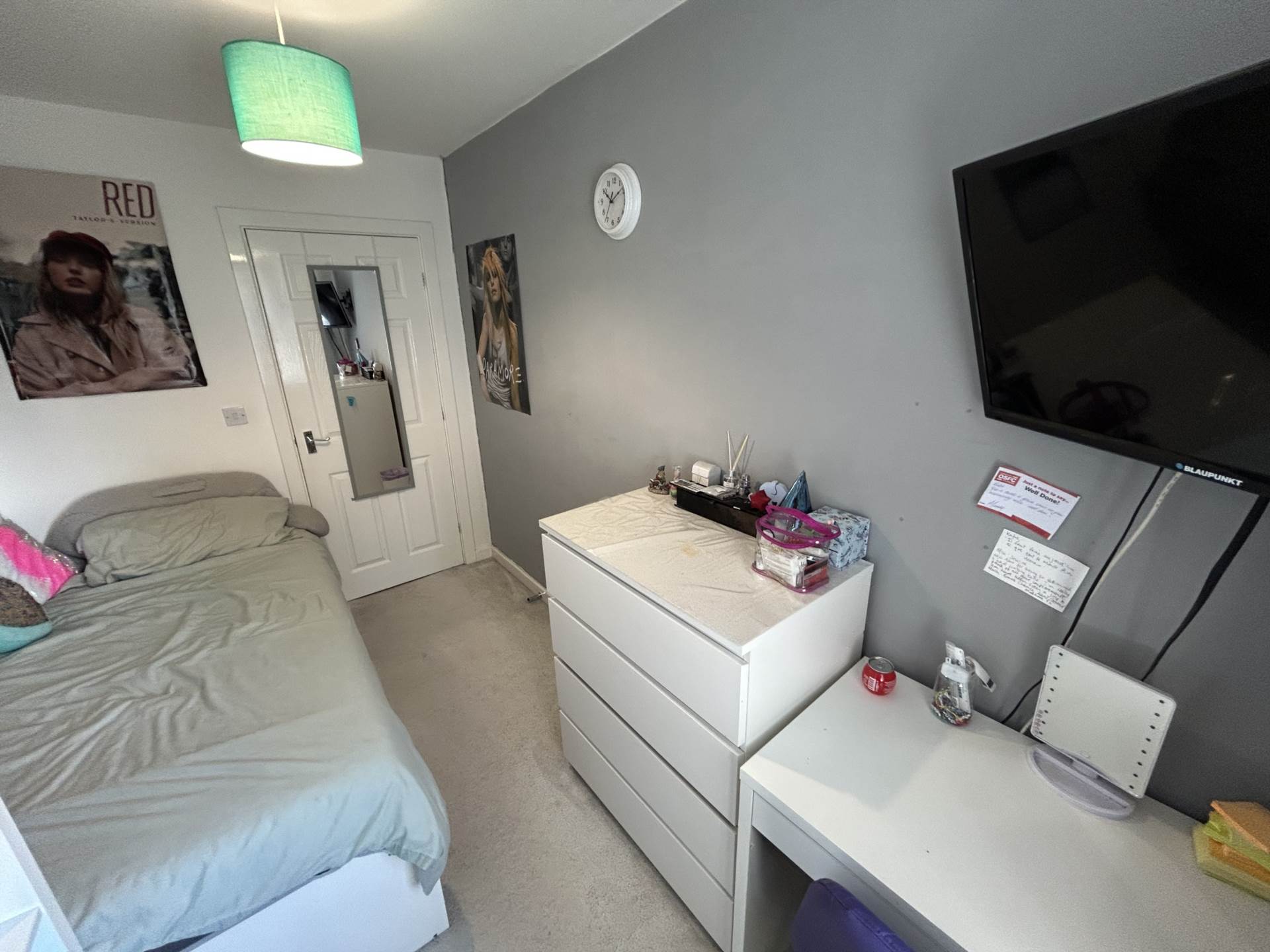 Bowling Green Close, Oldham, Image 17