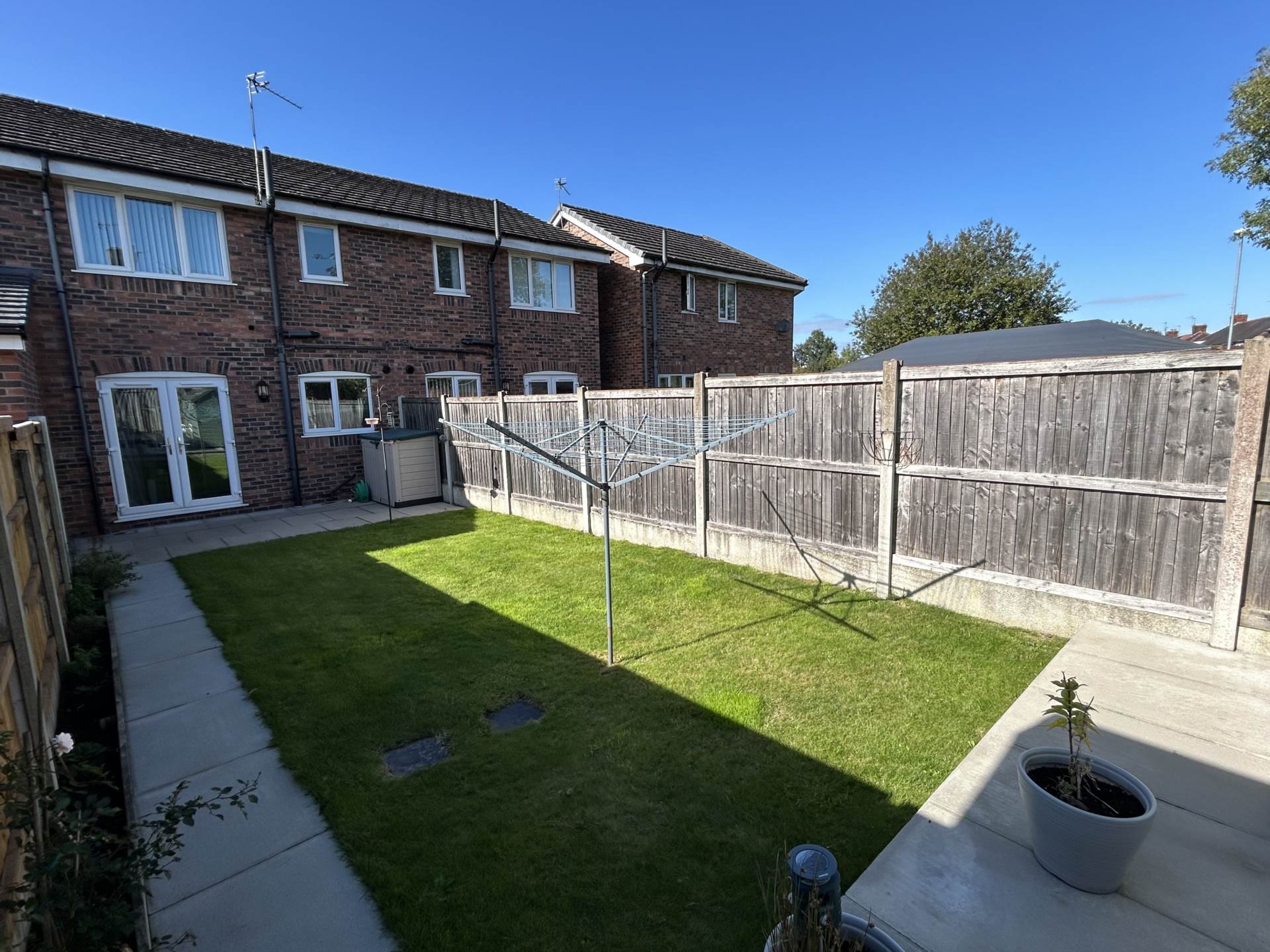 Bowling Green Close, Oldham, Image 21