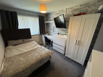 Bowling Green Close, Oldham, Image 14
