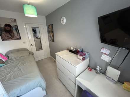 Bowling Green Close, Oldham, Image 17