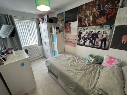 Bowling Green Close, Oldham, Image 18