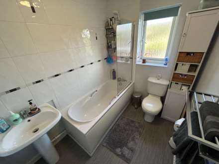 Bowling Green Close, Oldham, Image 20