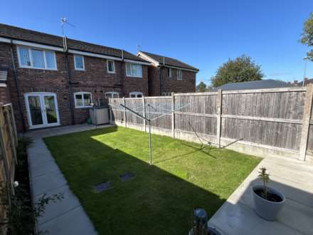 Bowling Green Close, Oldham, Image 21