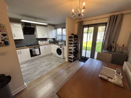 Bowling Green Close, Oldham, Image 6