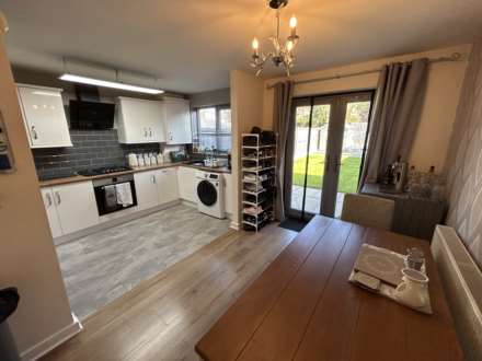 Bowling Green Close, Oldham, Image 7