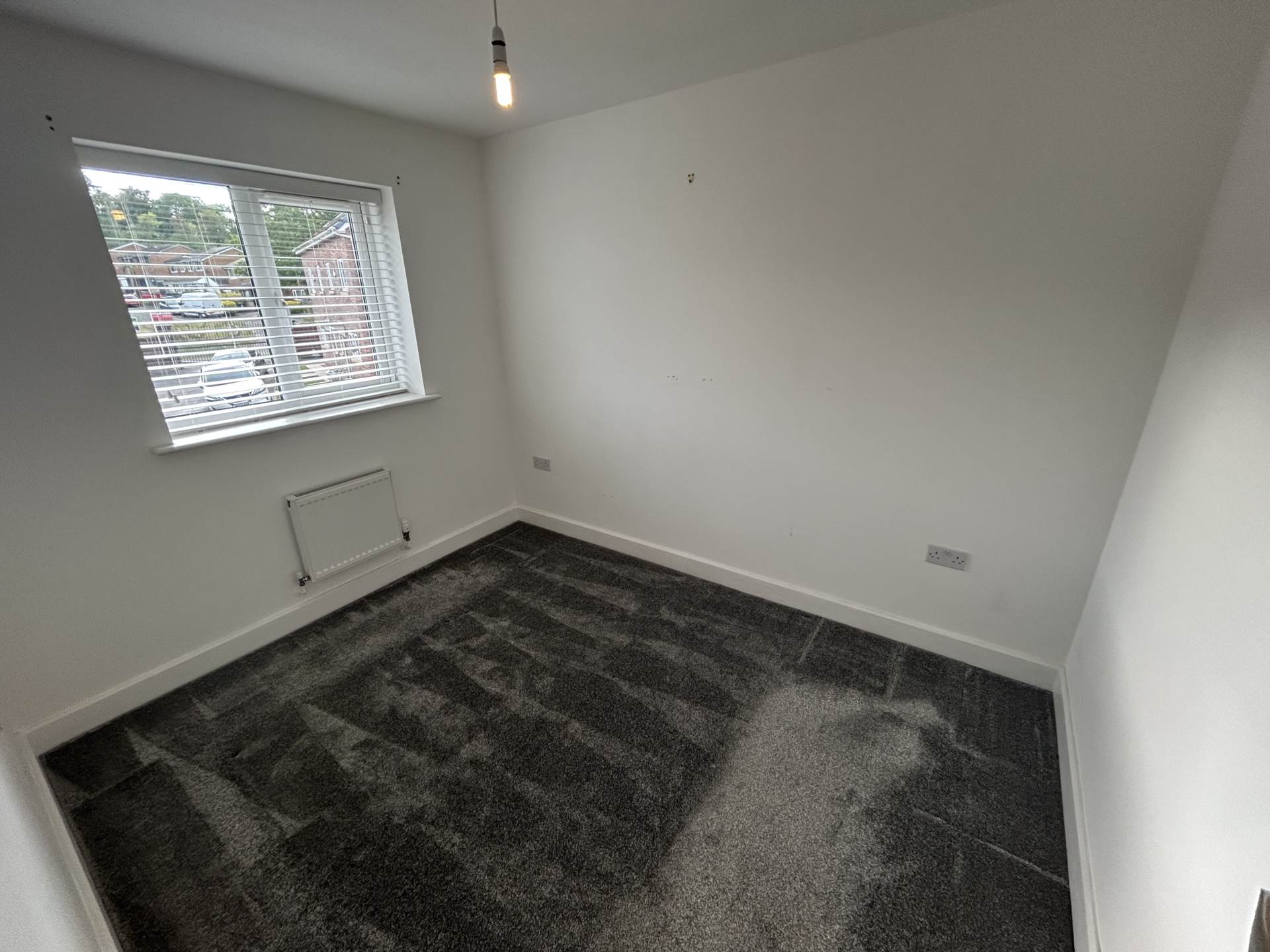 Old Manor Farm Close, Lees, Image 10