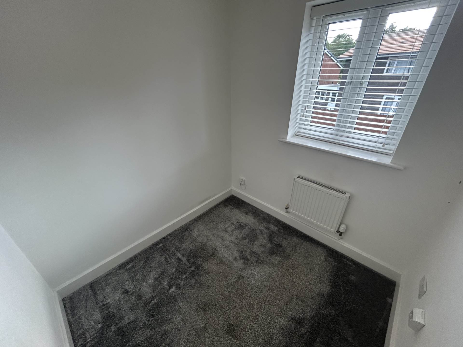 Old Manor Farm Close, Lees, Image 12