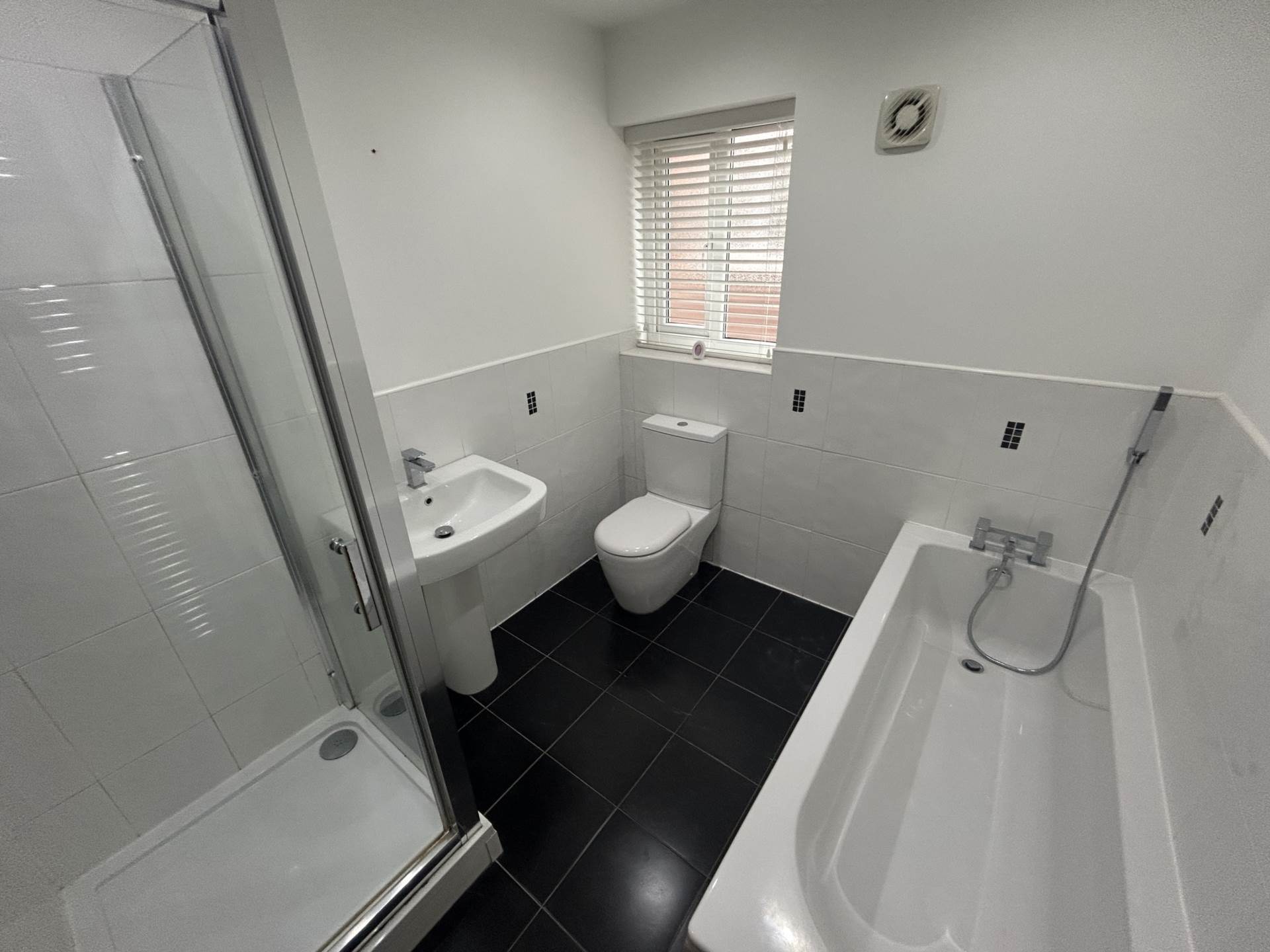 Old Manor Farm Close, Lees, Image 14