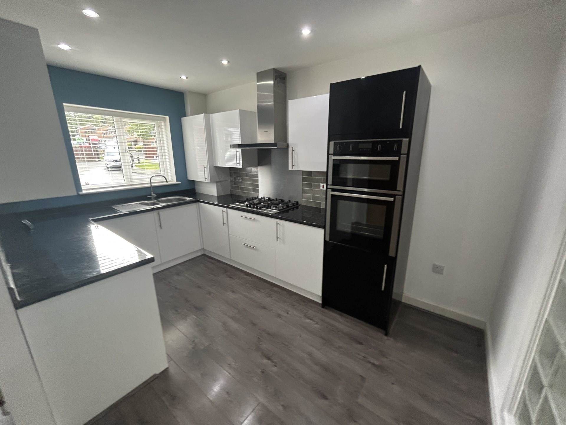Old Manor Farm Close, Lees, Image 4