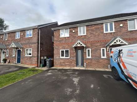Old Manor Farm Close, Lees