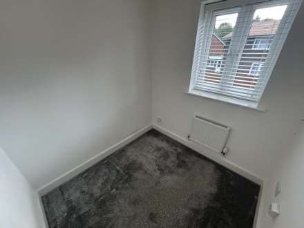 Old Manor Farm Close, Lees, Image 12