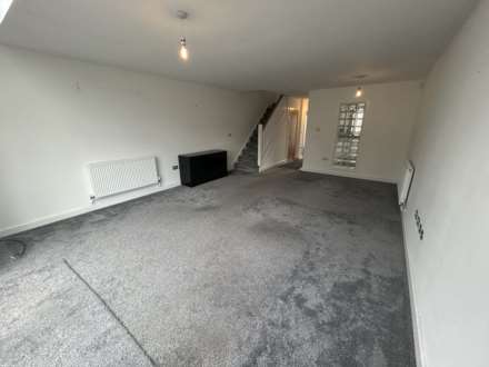 Old Manor Farm Close, Lees, Image 5