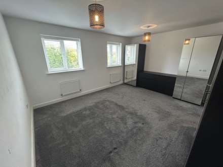 Old Manor Farm Close, Lees, Image 9