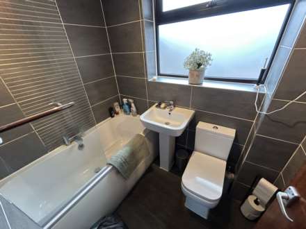 344 Denton Lane, Chadderton, OL9 8QE, Image 23