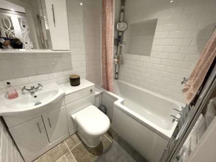 20 Lindale Avenue, Chadderton, OL9 9DW, Image 14