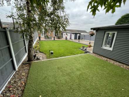 20 Lindale Avenue, Chadderton, OL9 9DW, Image 2