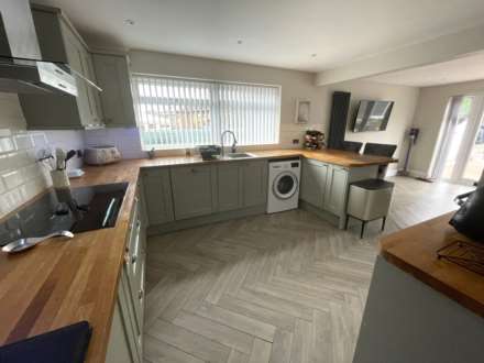 20 Lindale Avenue, Chadderton, OL9 9DW, Image 3