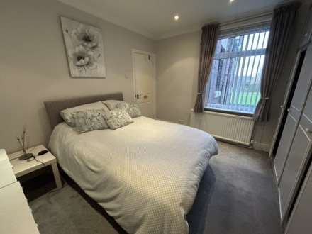 35 Queens Road, Oldham, OL9 9HR, Image 15