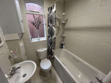 35 Queens Road, Oldham, OL9 9HR, Image 20