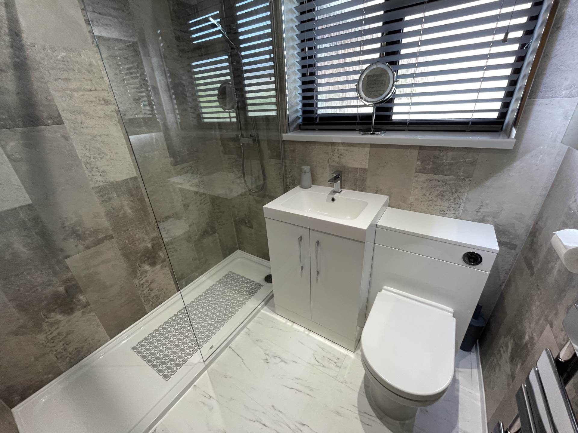 33 Chichester Crescent, Chadderton, Oldham, OL9 0RW, Image 16
