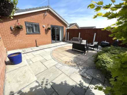 33 Chichester Crescent, Chadderton, Oldham, OL9 0RW, Image 18