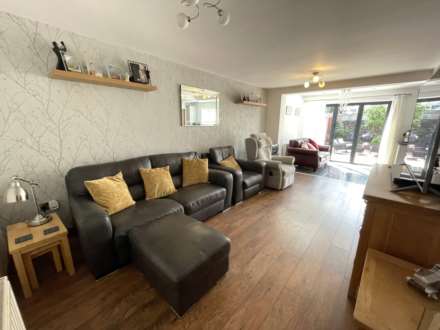 33 Chichester Crescent, Chadderton, Oldham, OL9 0RW, Image 3